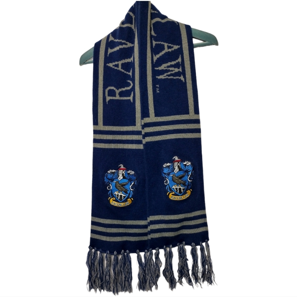 Harry Potter Warner Bros. Ravenclaw Crest Knit Scarf in Navy and Silver